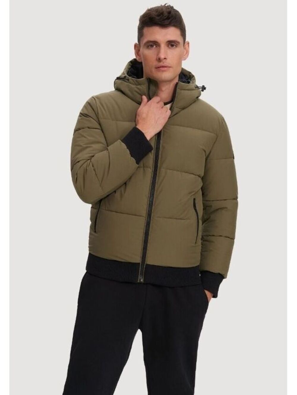 Size M - New Men's Noize Gunnar Short Length Puffer - Wasabi